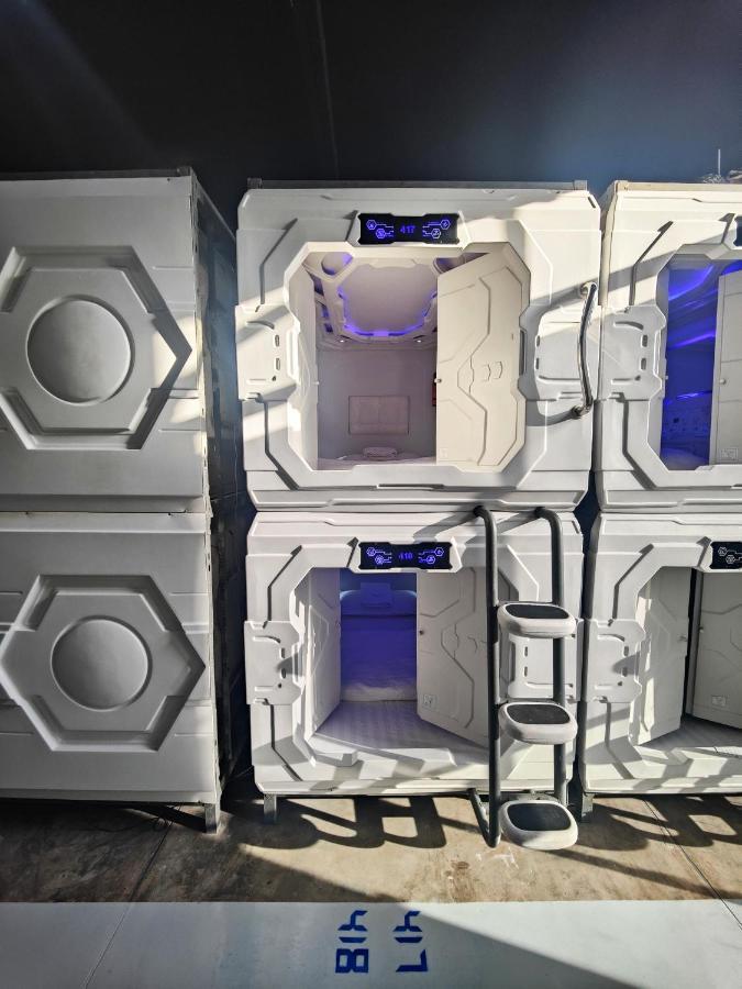 Met A Space Pod @Phrom Phong Μπανγκόκ Εξωτερικό φωτογραφία
